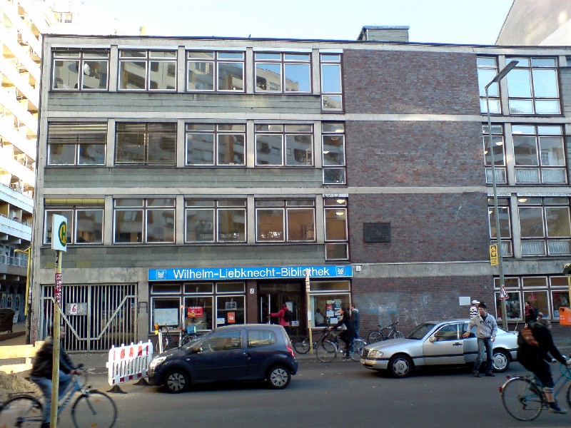 Wilhelm Liebknecht Namil Kemal Mittelpunkt Bibliothek Berlin-Kreuzberg