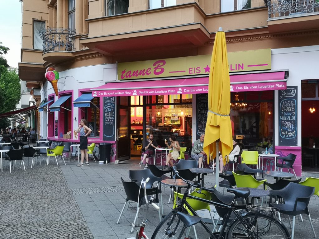 Eisladen tanne B Berlin-Kreuzberg